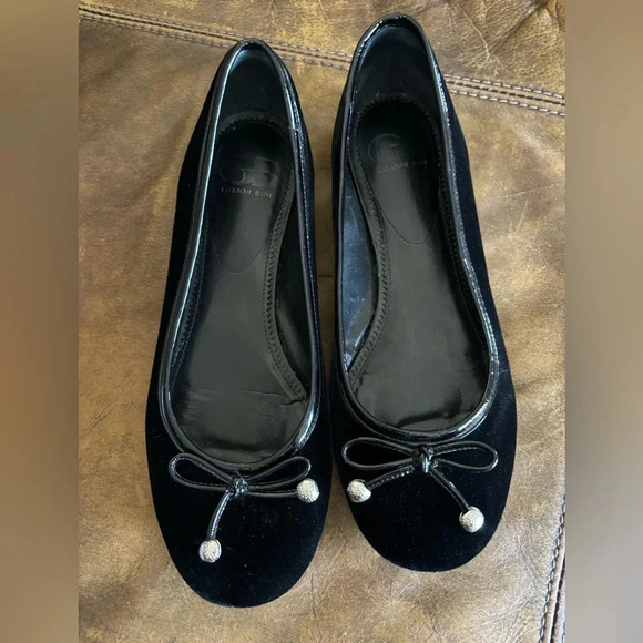 Gianni Bini flats.  Black velvet gorgeous - Picture 1 of 5